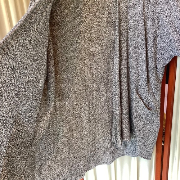 Express Women’s Gray Knit Open Cardigan Size Medium - Picture 6 of 8